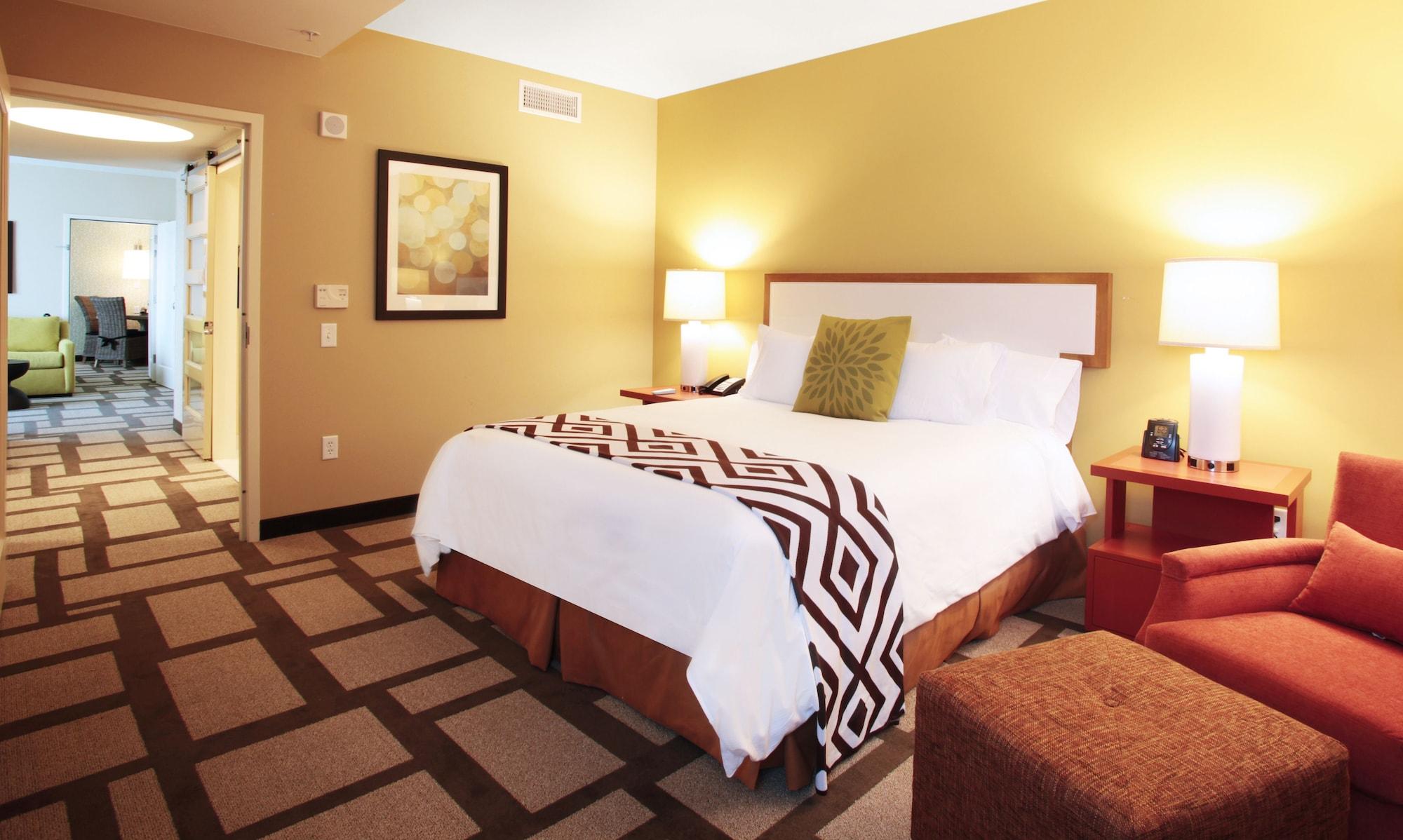 Embassy - Downtown 4*