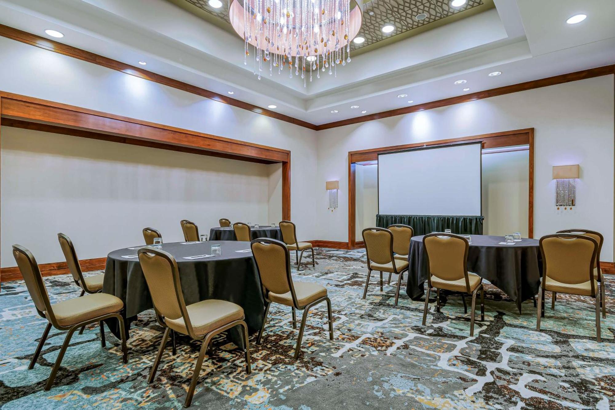 Hotel Embassy - Downtown 4*