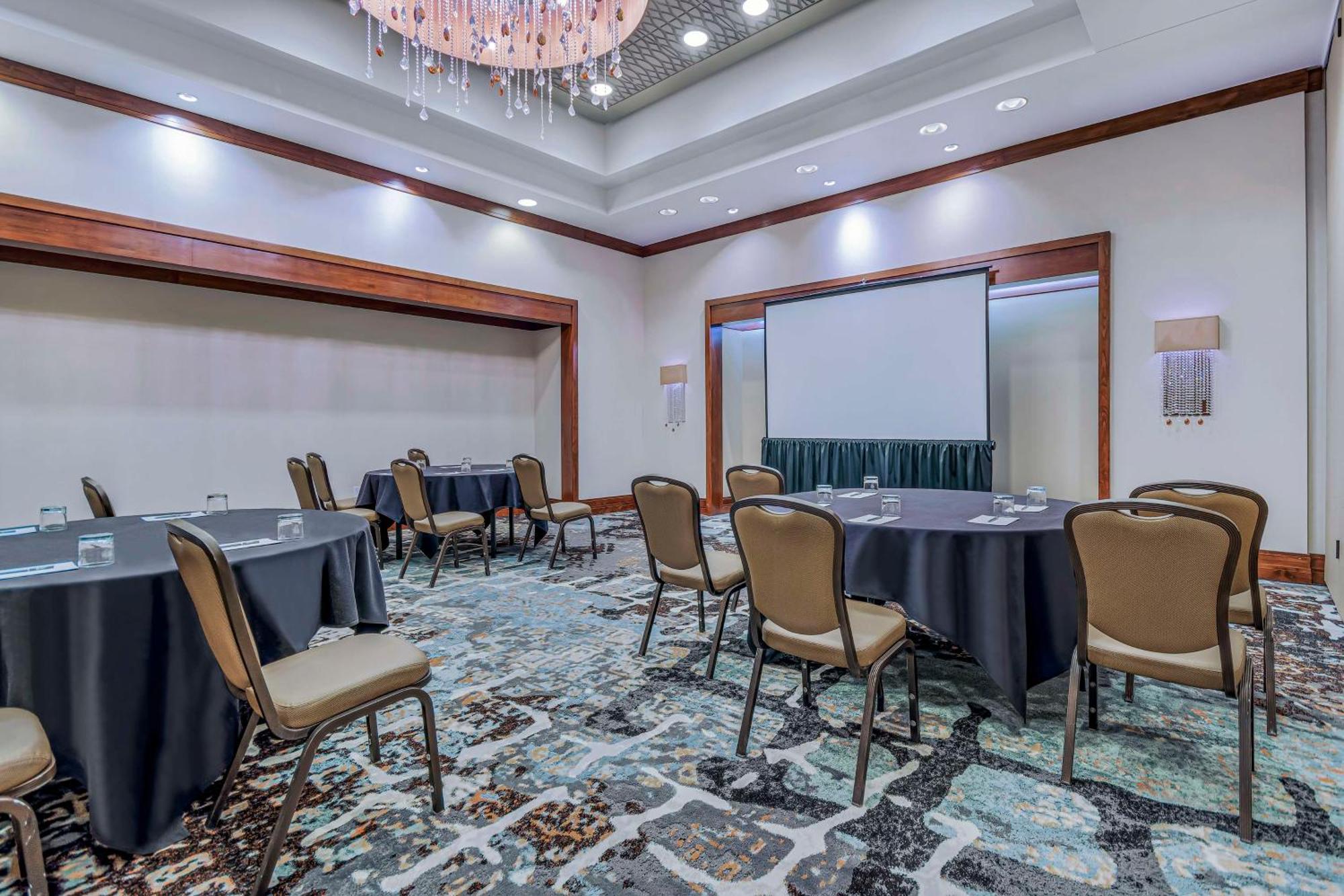 Embassy - Downtown 4* Houston