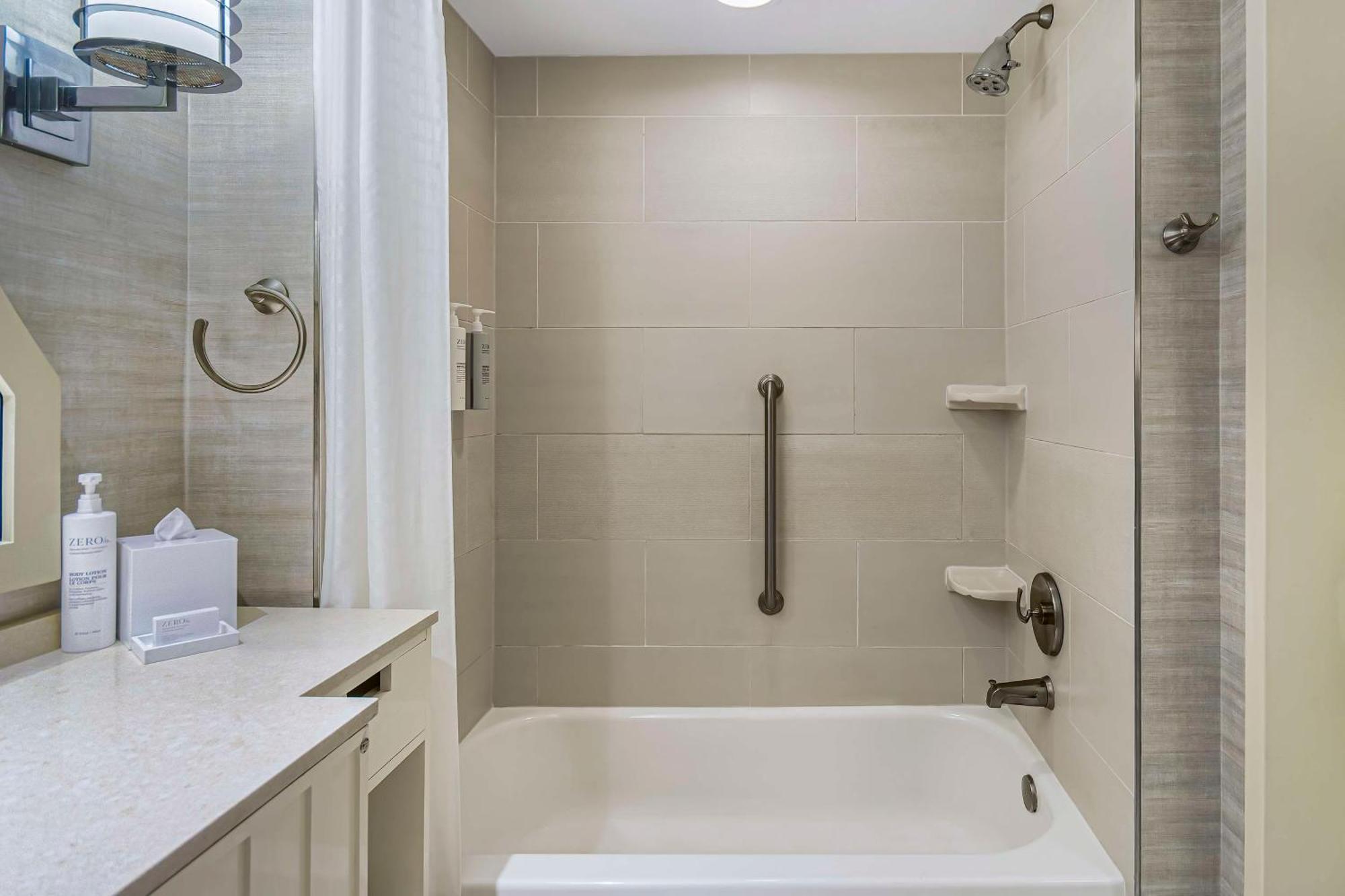 Hotel Embassy - Downtown 4*