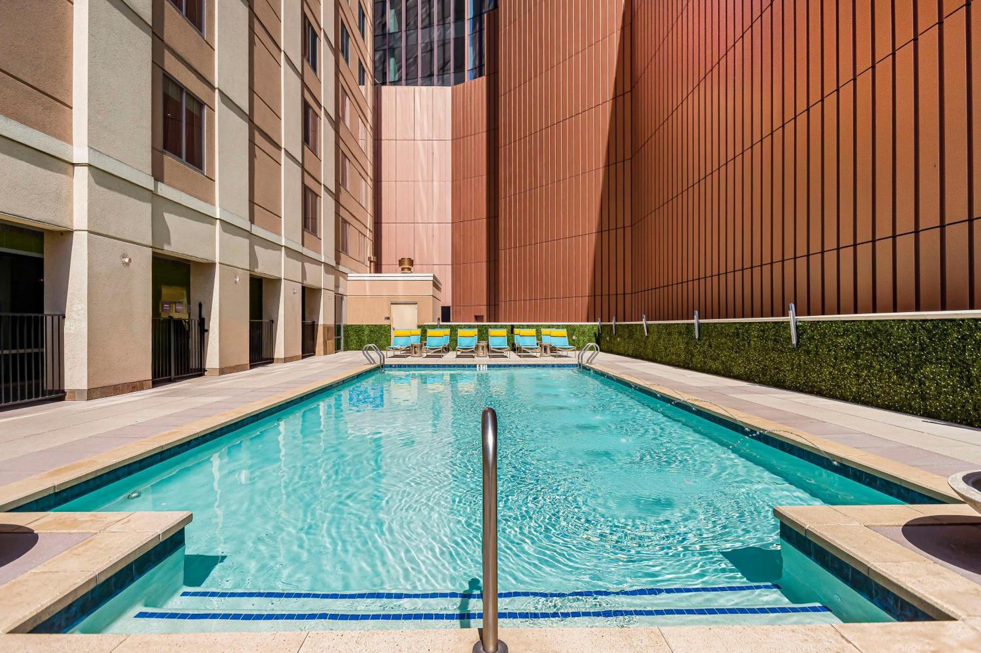 Hotel Embassy - Downtown Houston