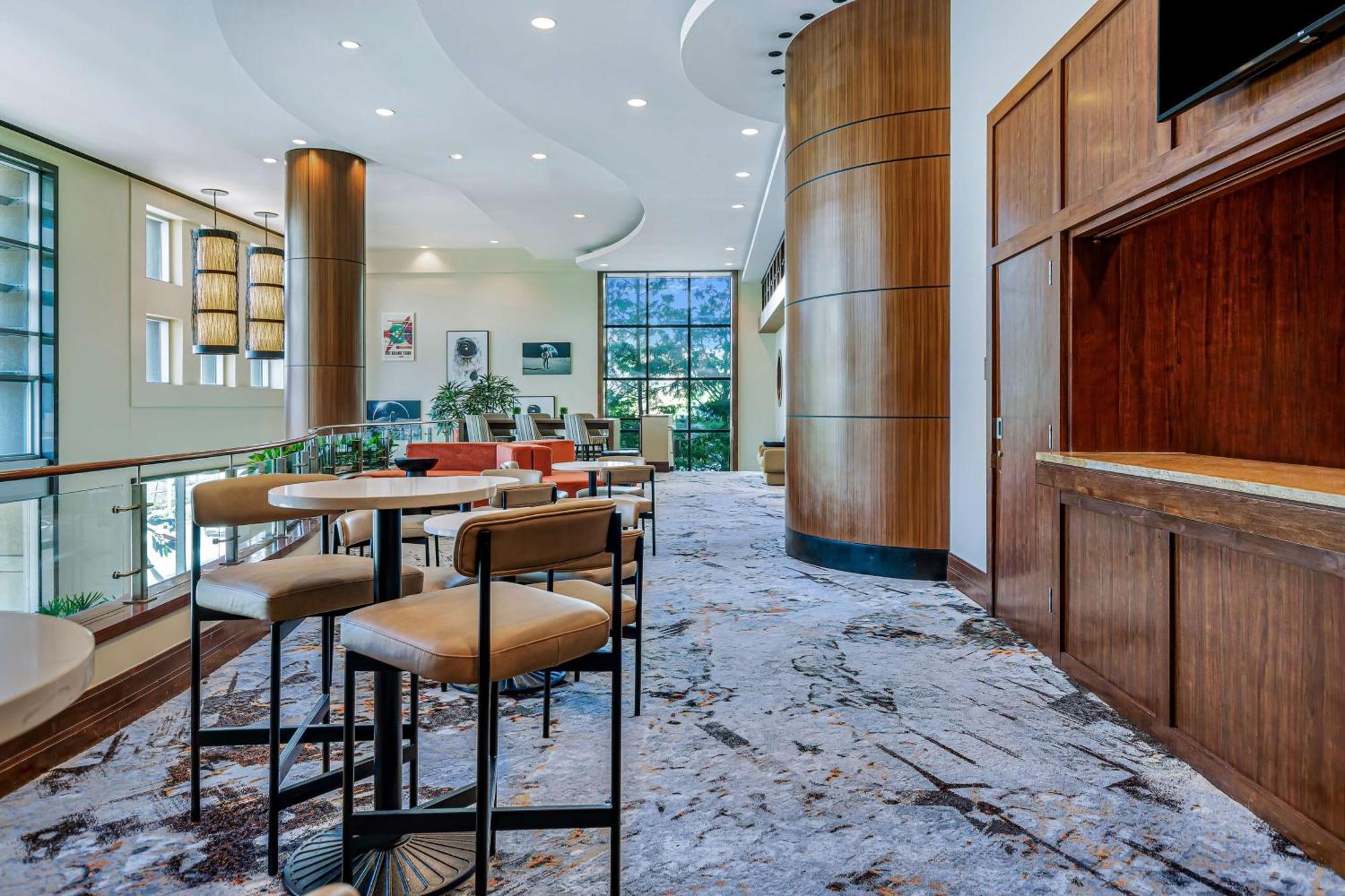 Embassy - Downtown Hotel