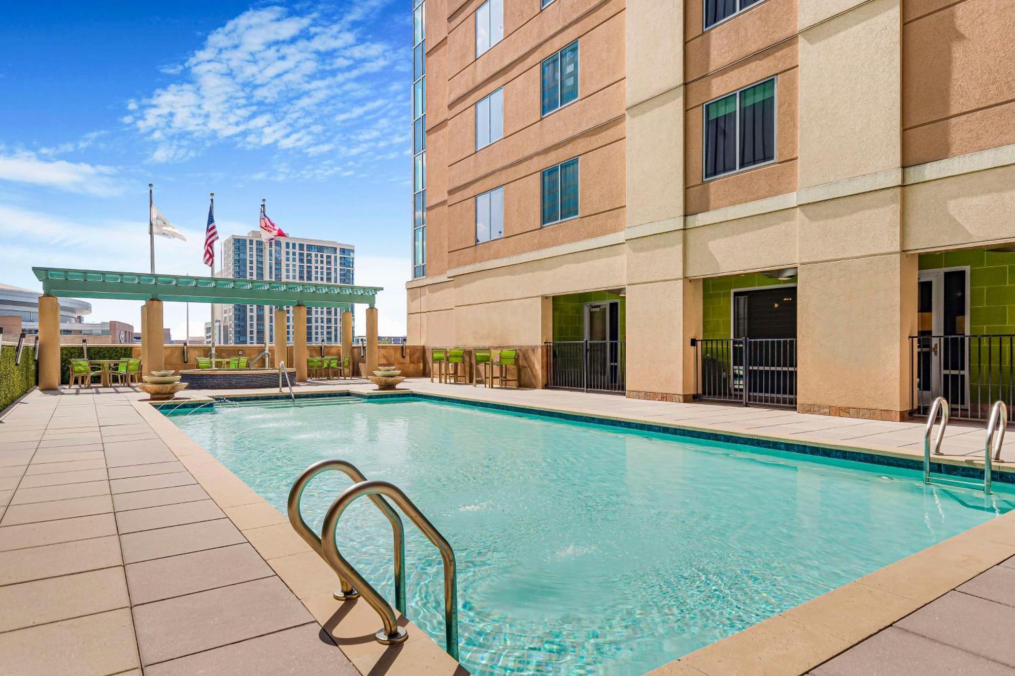 Hotel Embassy - Downtown