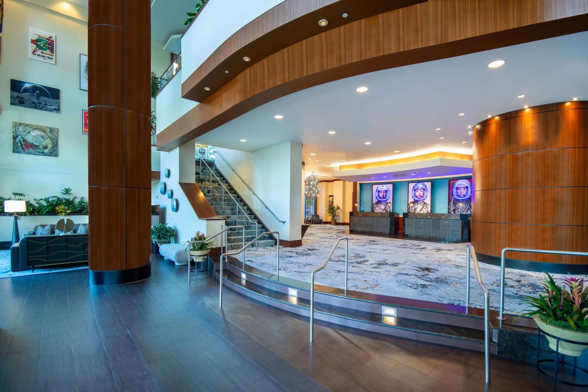 Hotel Embassy - Downtown 4*