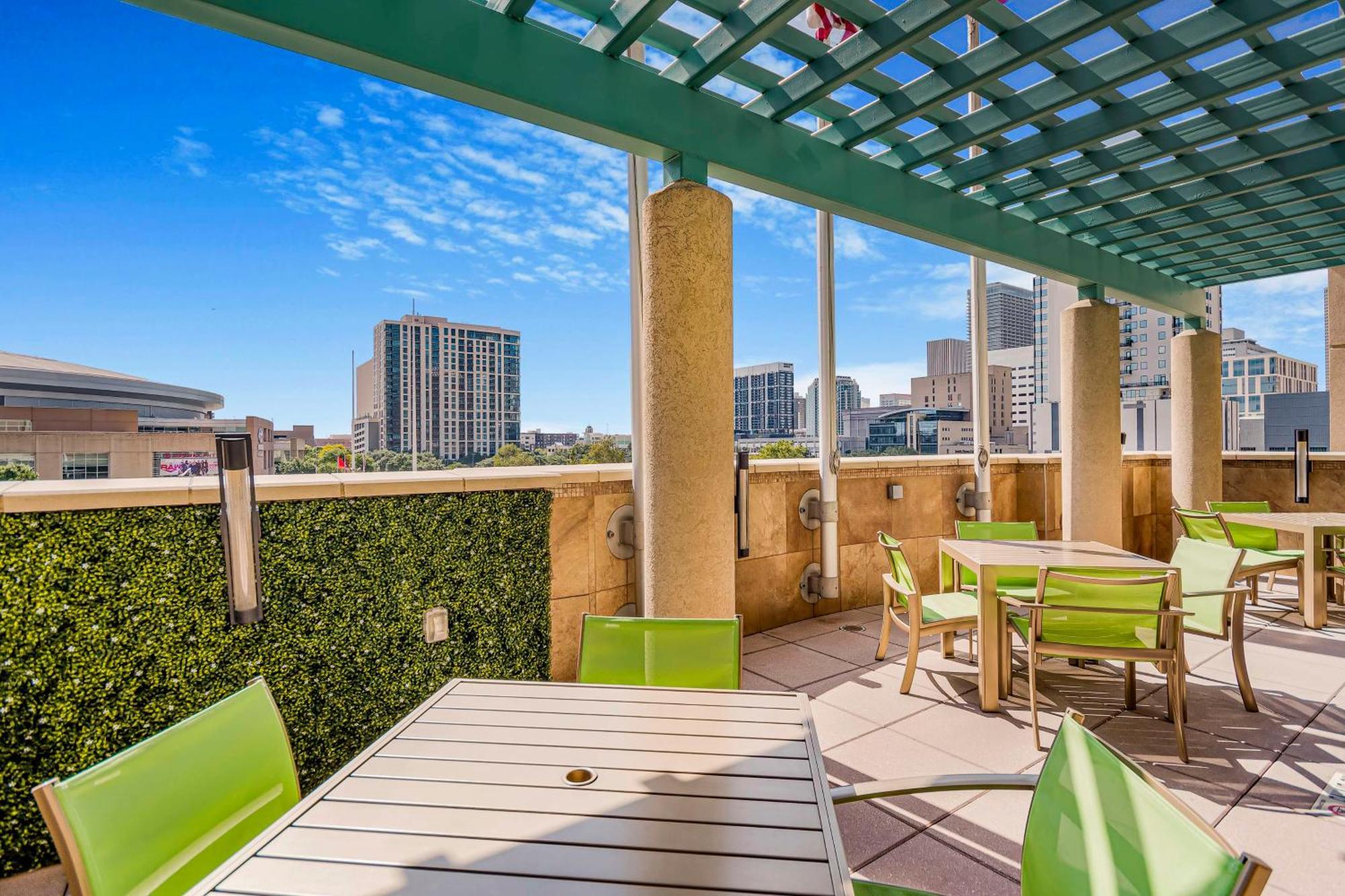 Embassy - Downtown 4*