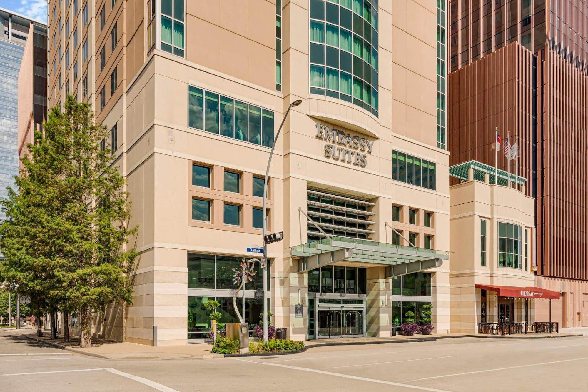 Embassy - Downtown Hotel