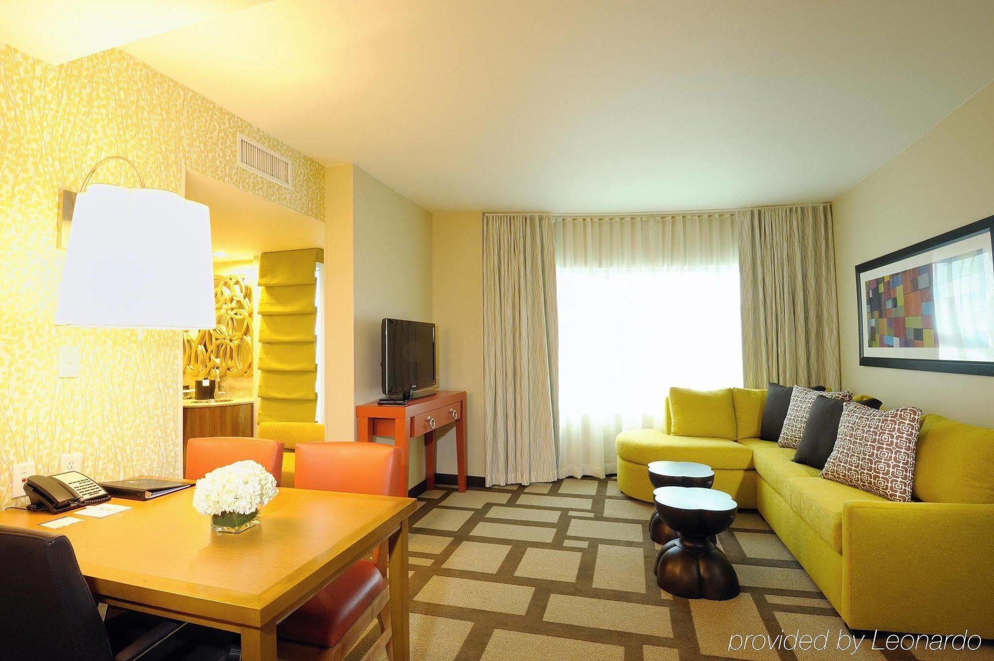 Hotel Embassy - Downtown
