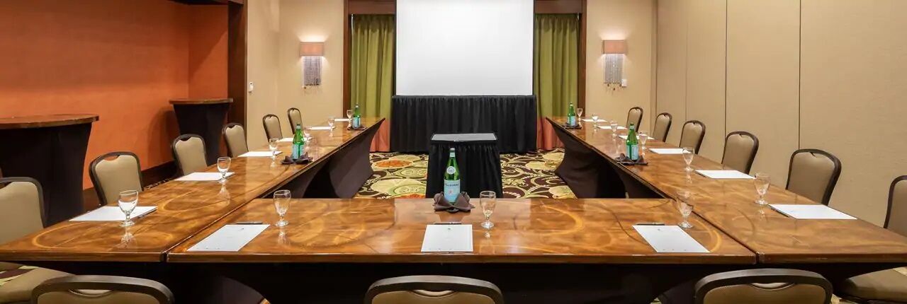 Hotel Embassy - Downtown 4*